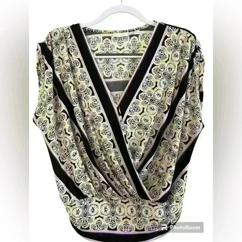 Women’s New York and Company Stretch Top